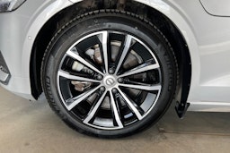 harmaa Volvo V60 2023 kuva 11.