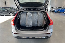 harmaa Volvo V60 2023 kuva 14.