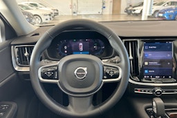 harmaa Volvo V60 2023 kuva 19.