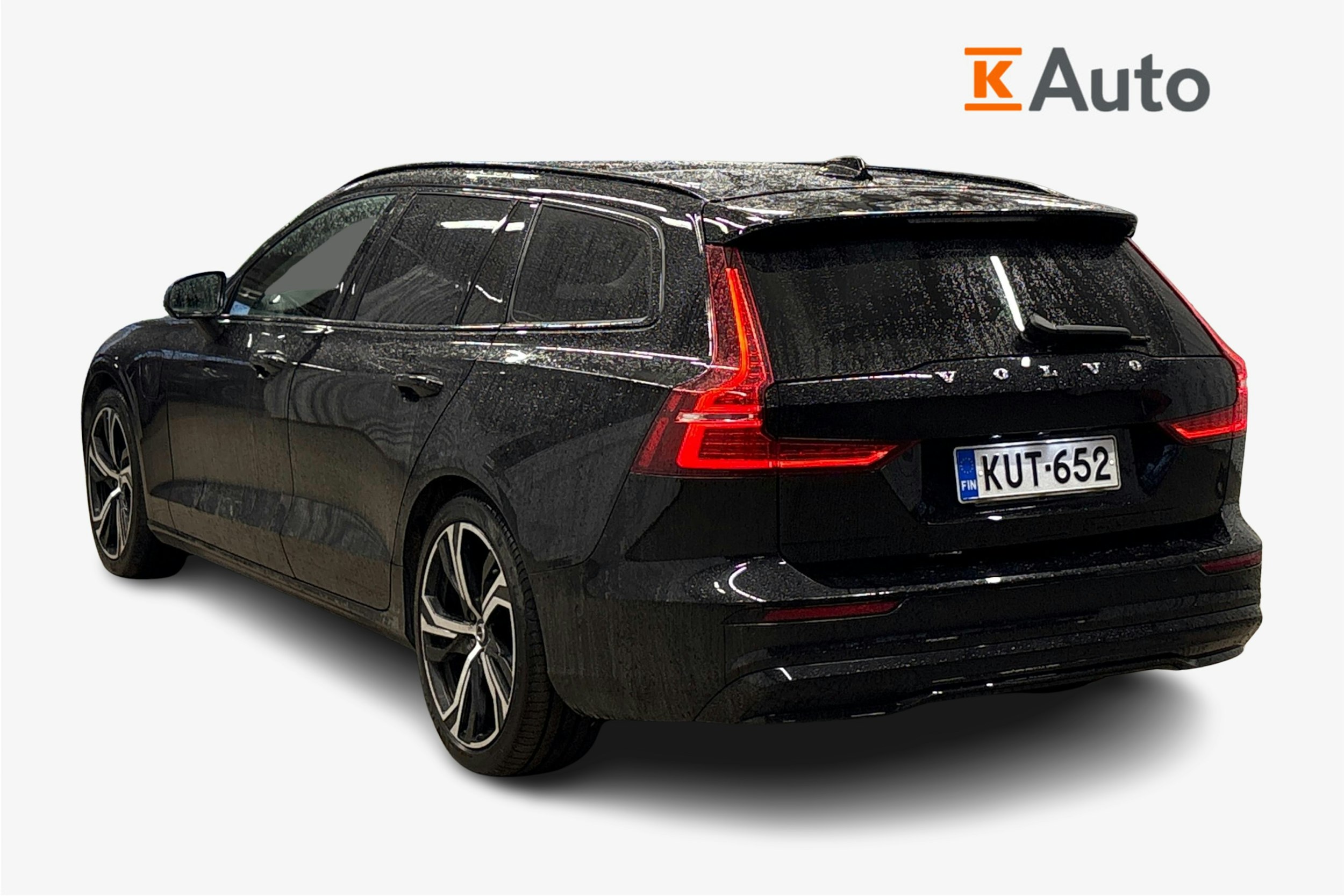 musta Volvo V60 2023 kuva 2.