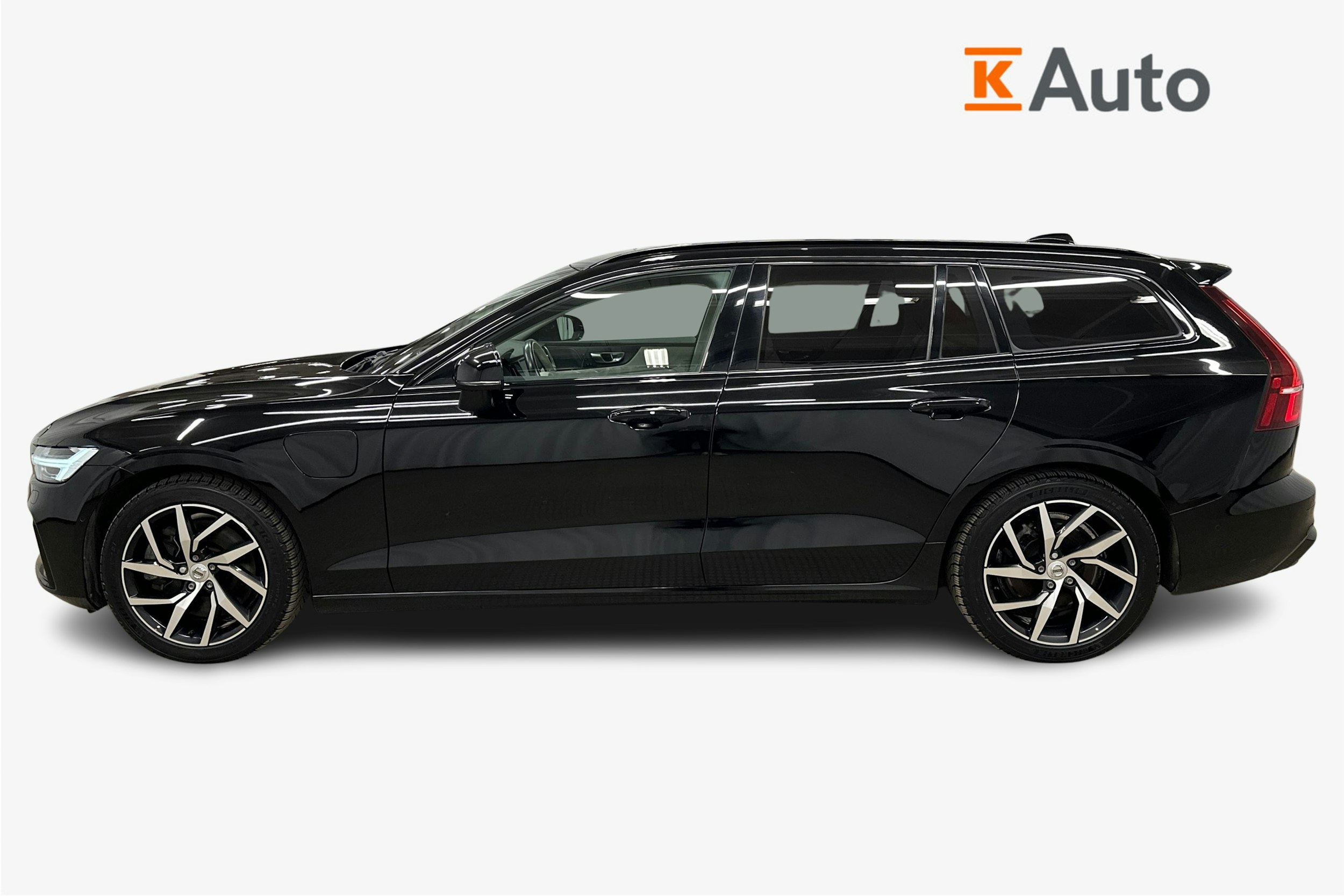 musta Volvo V60 2023 kuva 6.