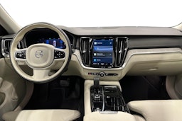 musta Volvo V60 2023 kuva 9.