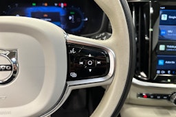 musta Volvo V60 2023 kuva 15.