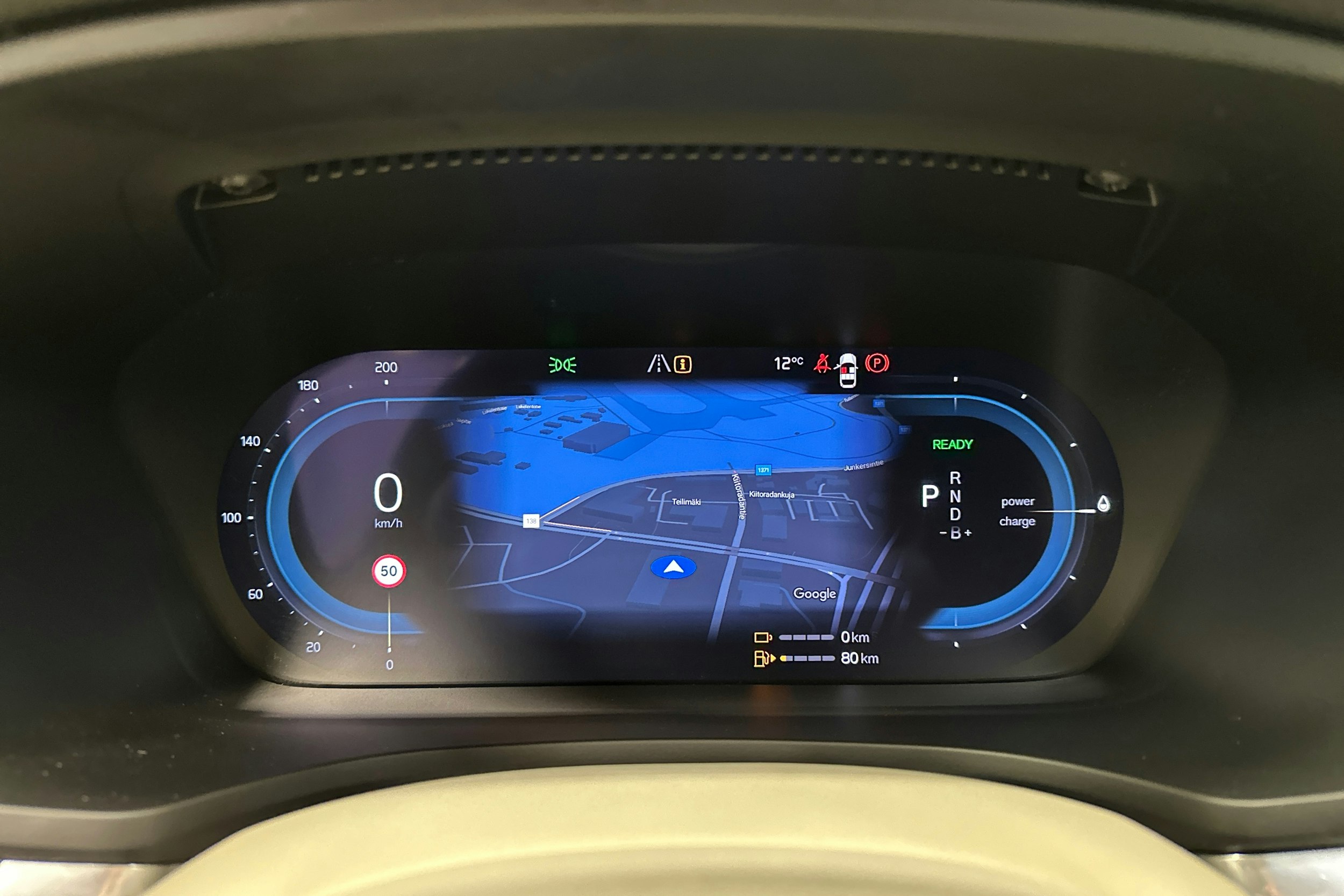 musta Volvo V60 2023 kuva 16.