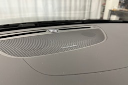 musta Volvo V60 2023 kuva 18.