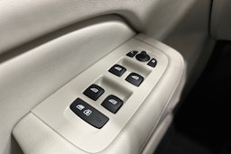 musta Volvo V60 2023 kuva 19.