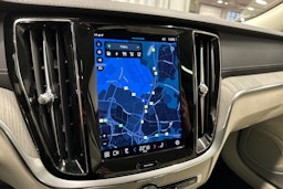 musta Volvo V60 2023 kuva 23.