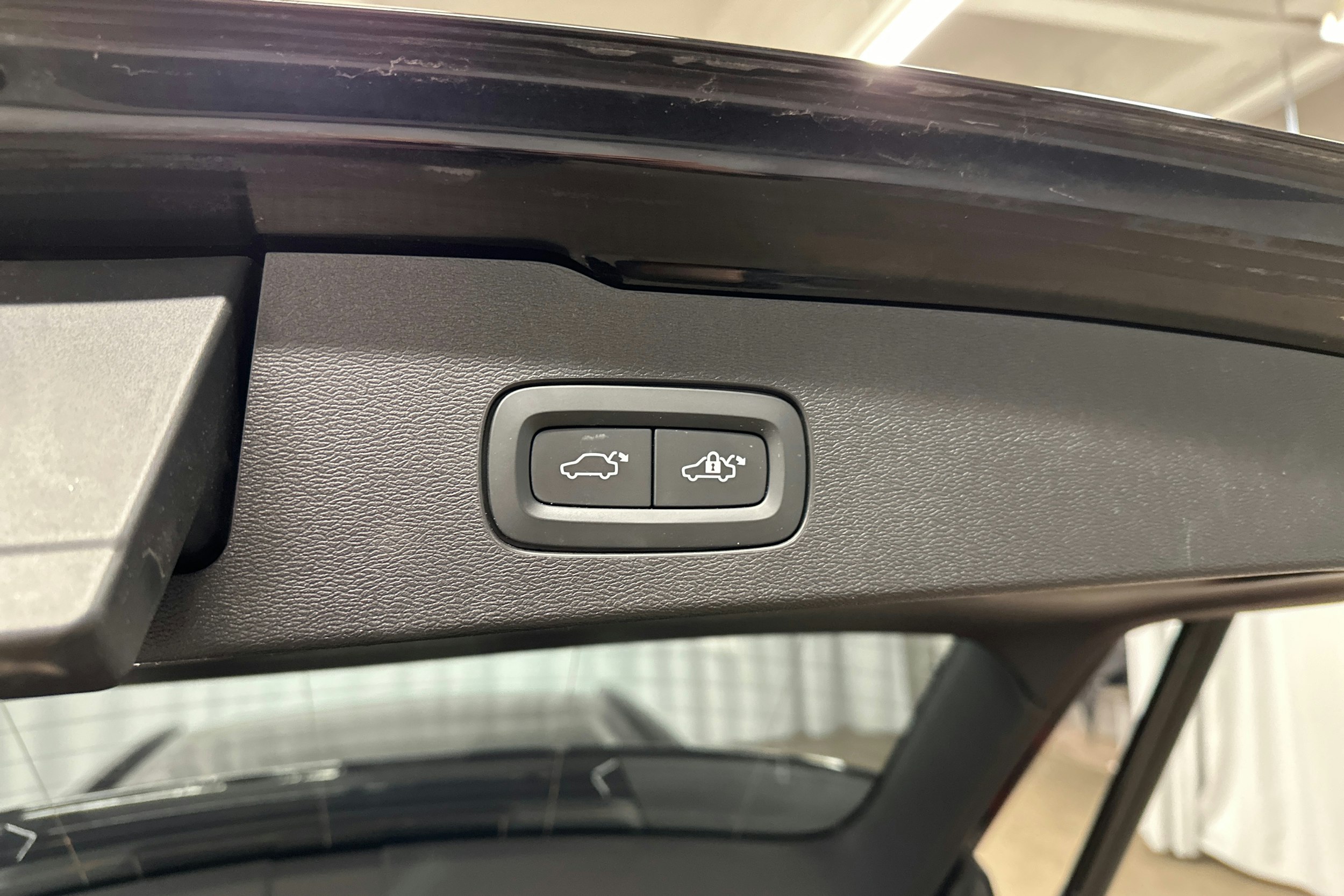 musta Volvo V60 2023 kuva 31.