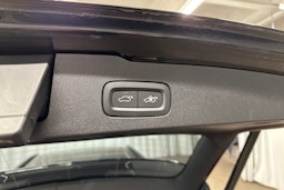 musta Volvo V60 2023 kuva 31.