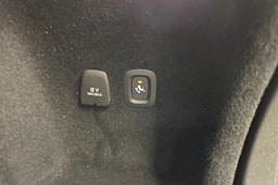 musta Volvo V60 2023 kuva 32.