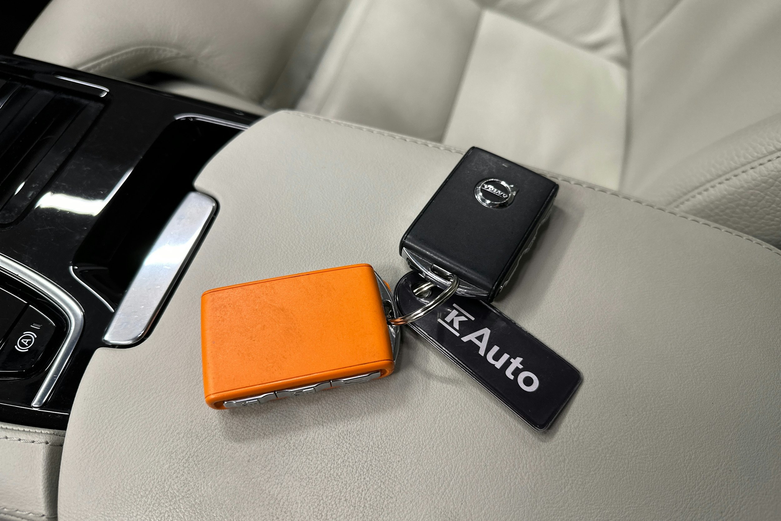 musta Volvo V60 2023 kuva 33.