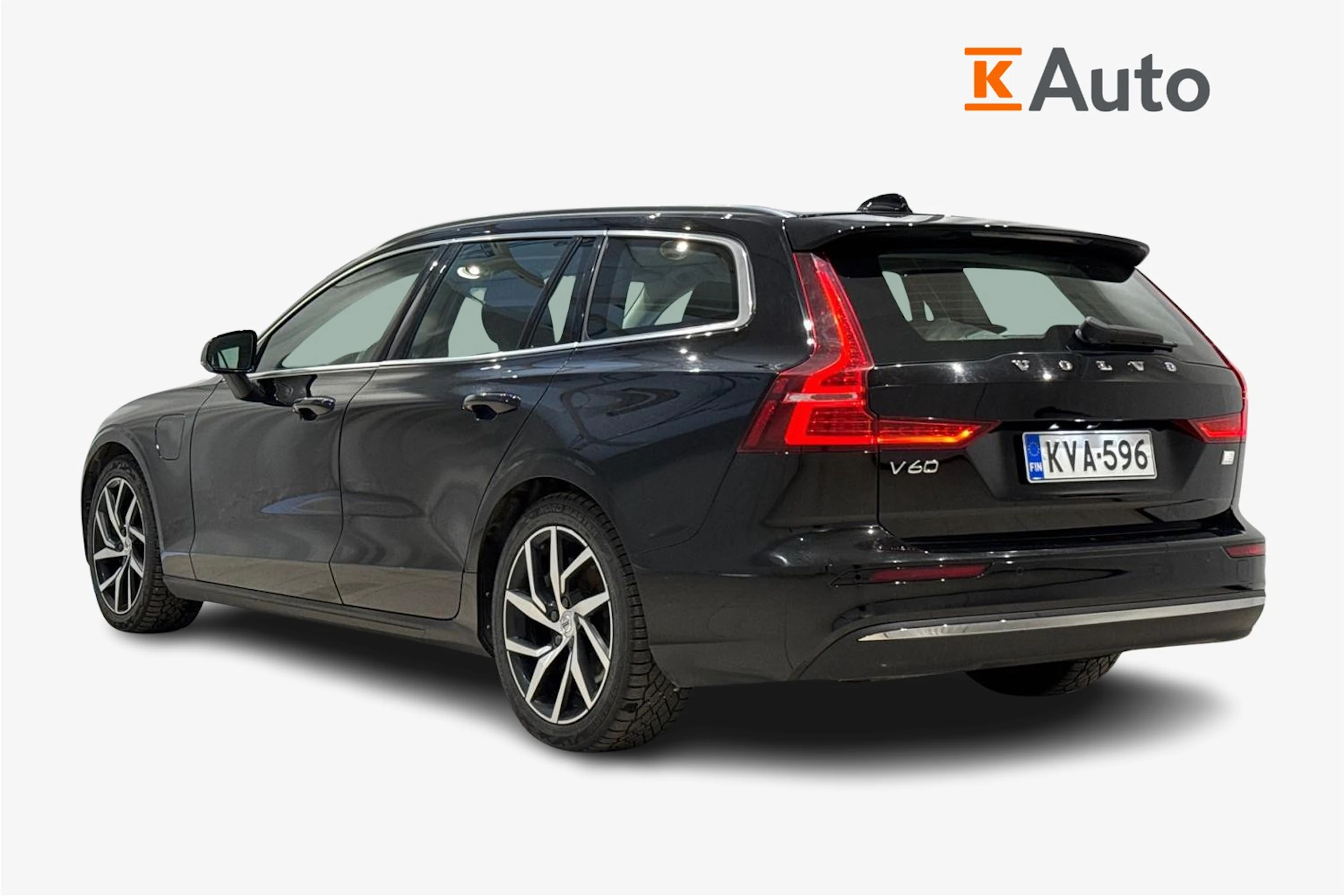 musta Volvo V60 2023 kuva 3.
