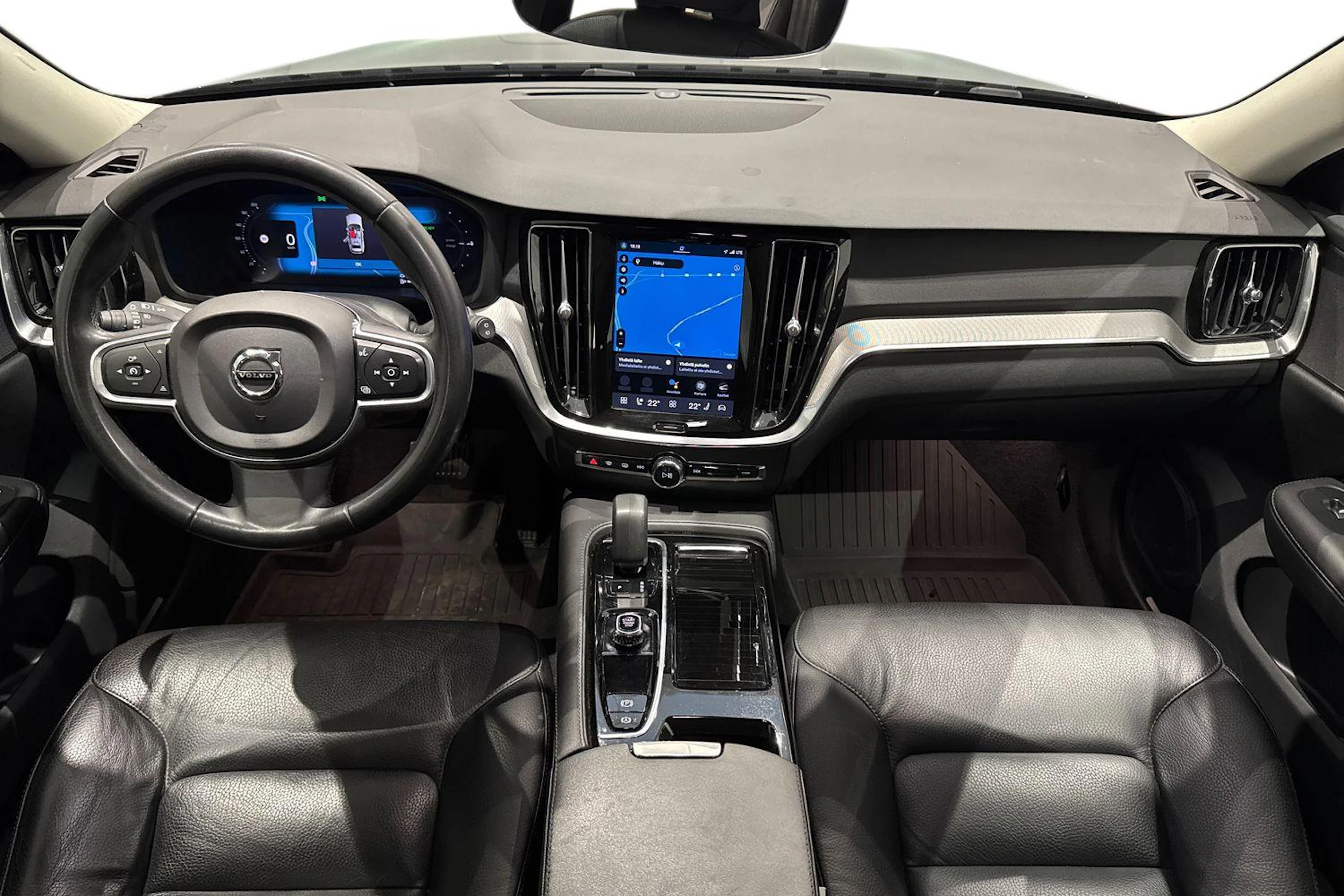 musta Volvo V60 2023 kuva 9.