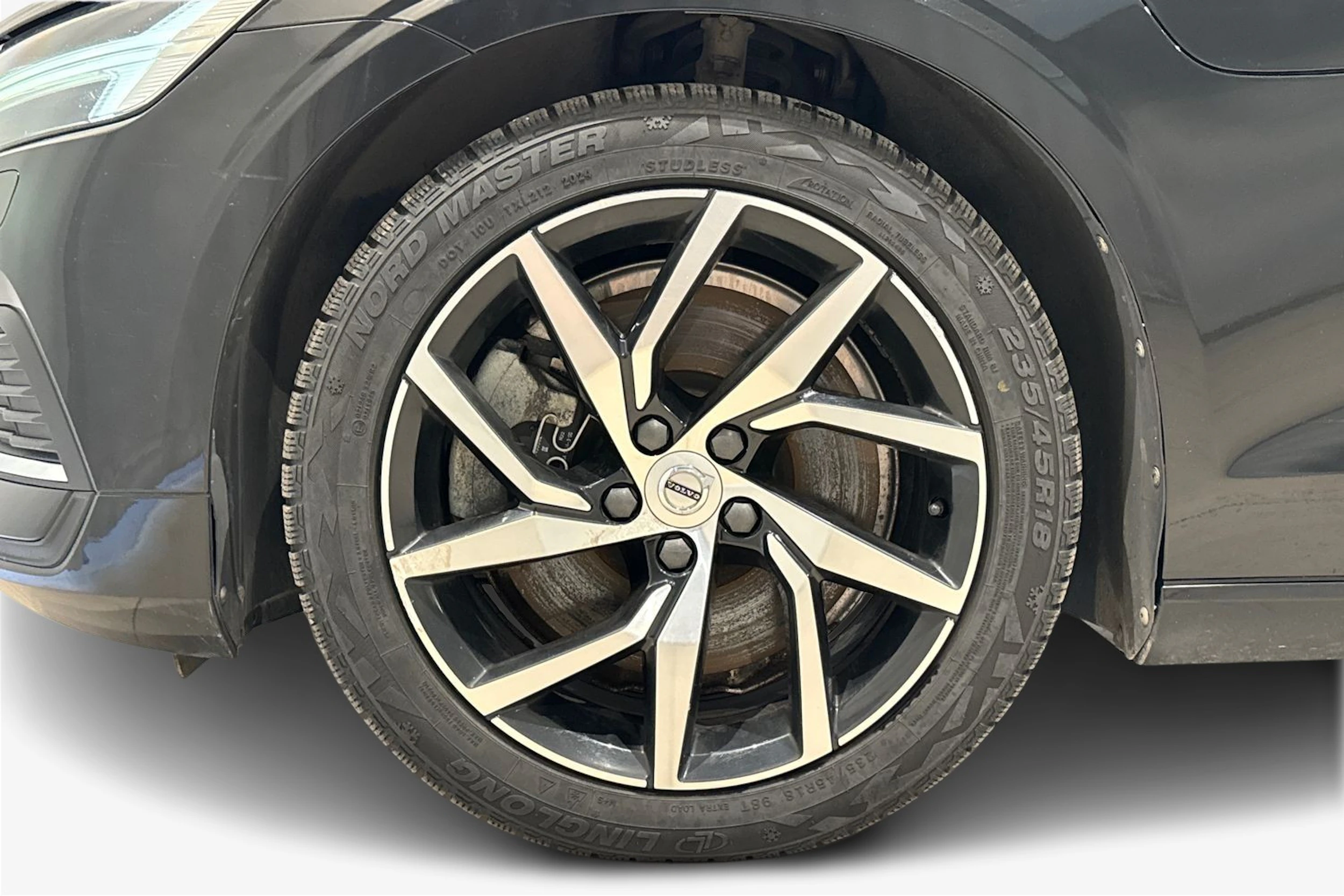 musta Volvo V60 2023 kuva 12.