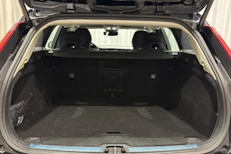 musta Volvo V60 2023 kuva 16.