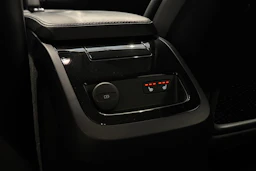 musta Volvo V60 2023 kuva 19.