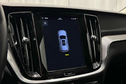musta Volvo V60 2023 kuva 22.