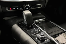 musta Volvo V60 2023 kuva 27.