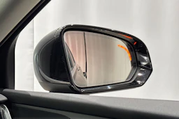 musta Volvo V60 2023 kuva 29.