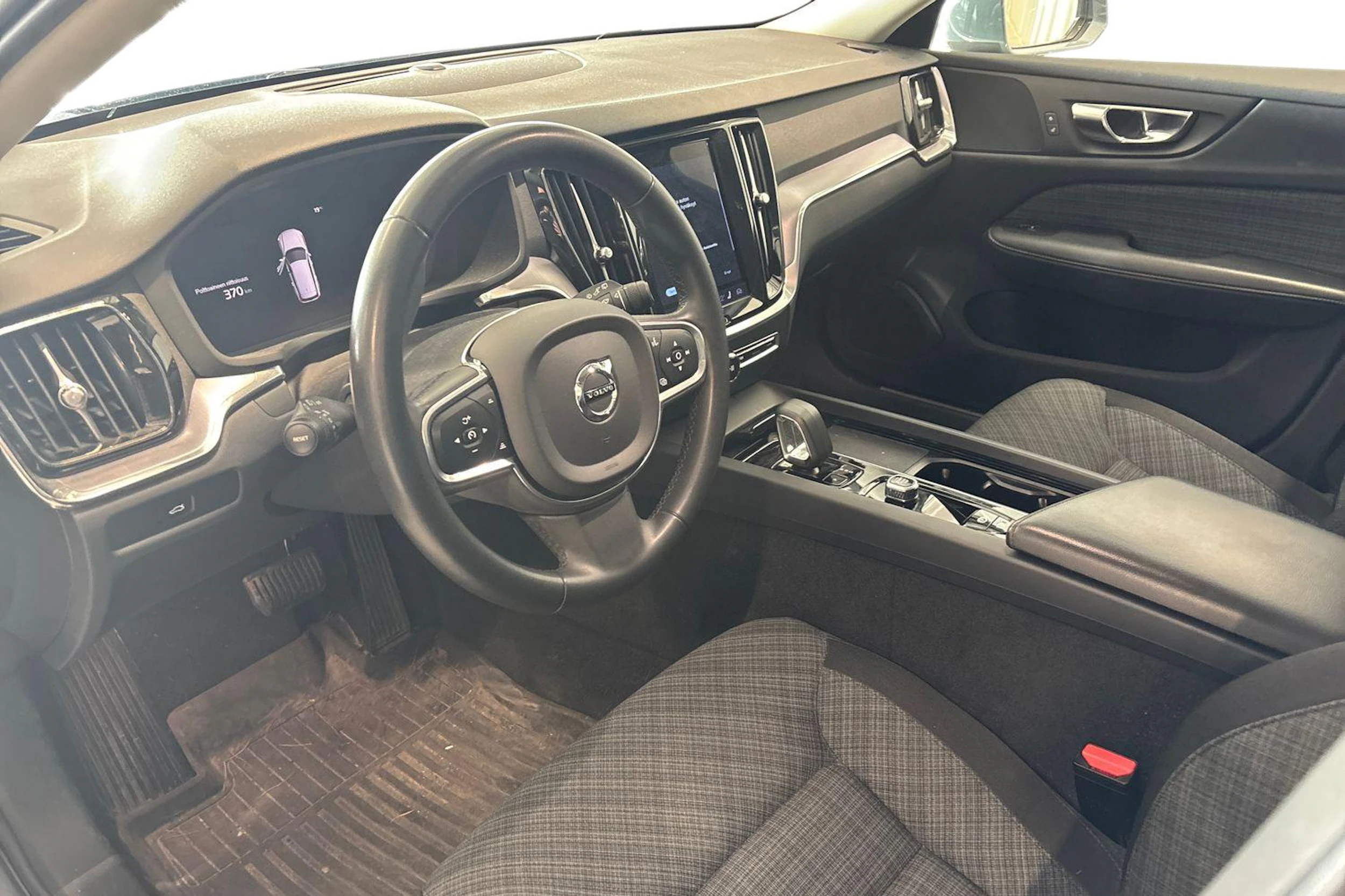 harmaa Volvo V60 2023 kuva 3.