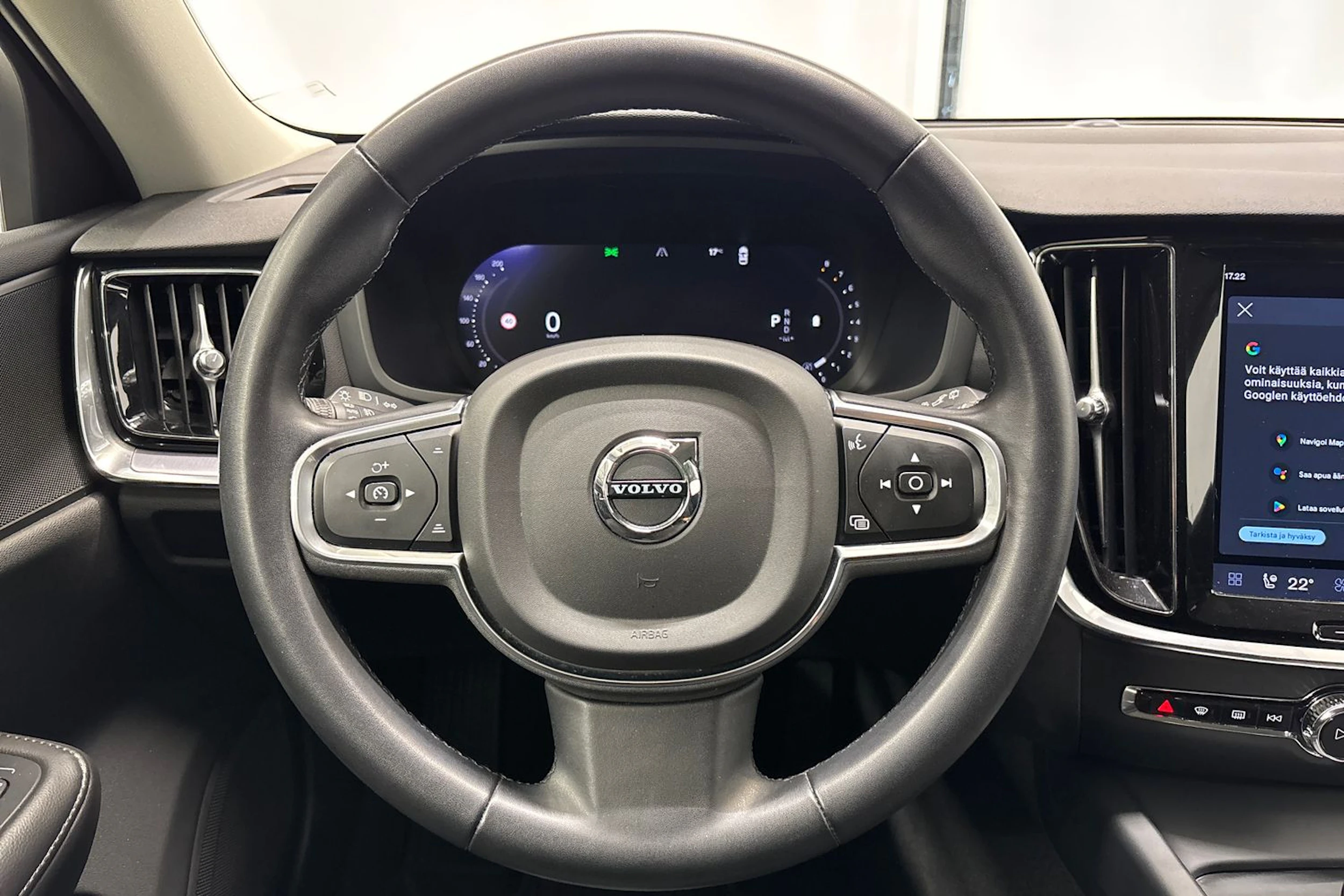 harmaa Volvo V60 2023 kuva 12.