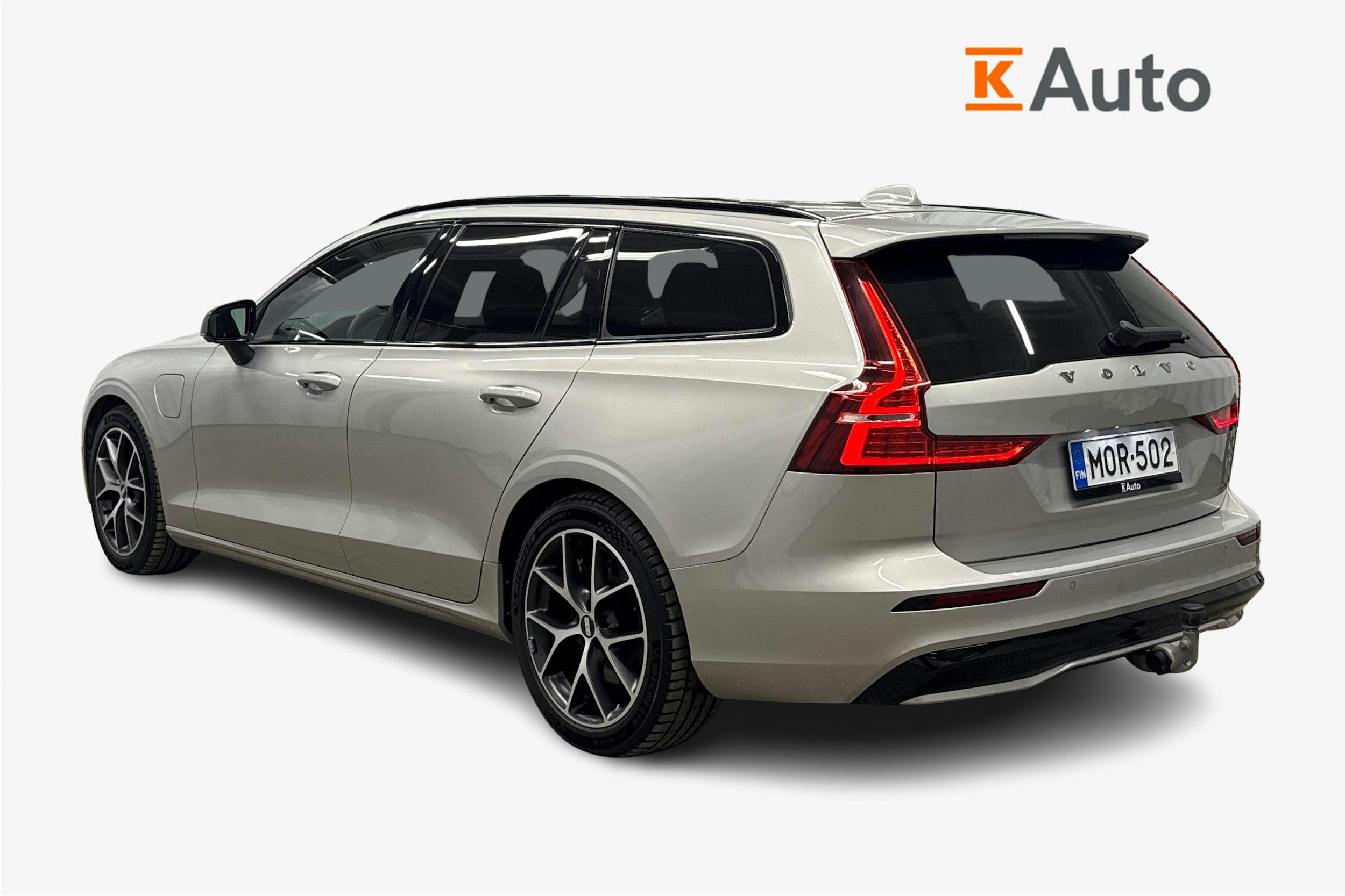 harmaa Volvo V60 2023 kuva 2.