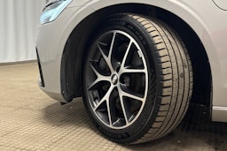 harmaa Volvo V60 2023 kuva 11.