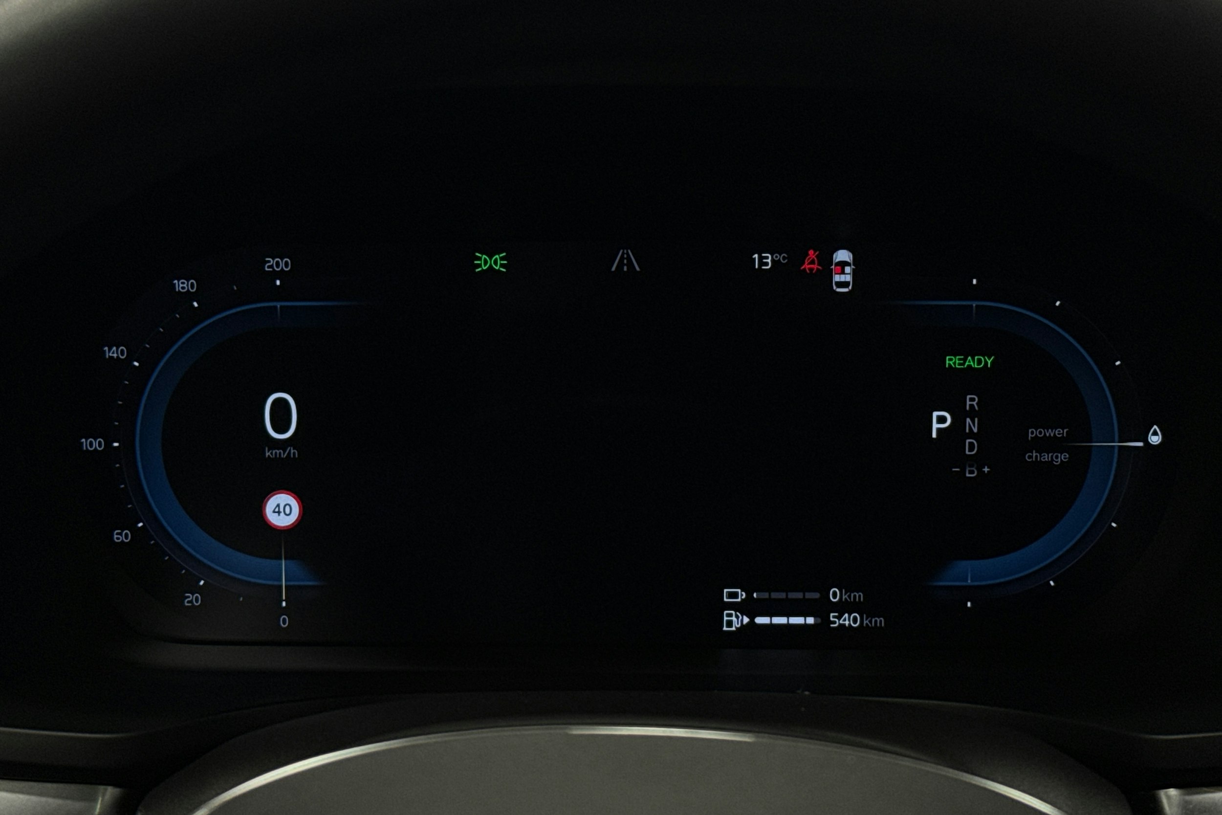 harmaa Volvo V60 2023 kuva 17.