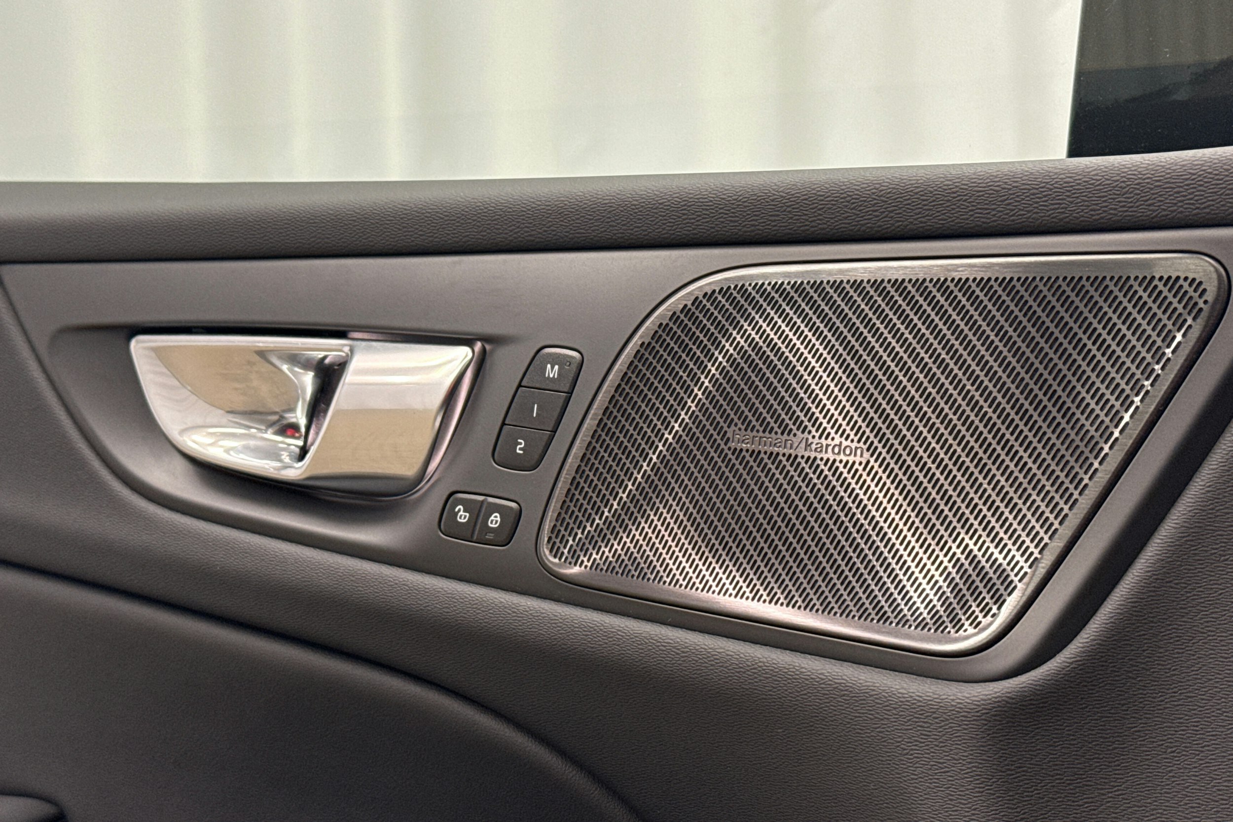 harmaa Volvo V60 2023 kuva 24.