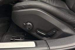 harmaa Volvo V60 2023 kuva 26.