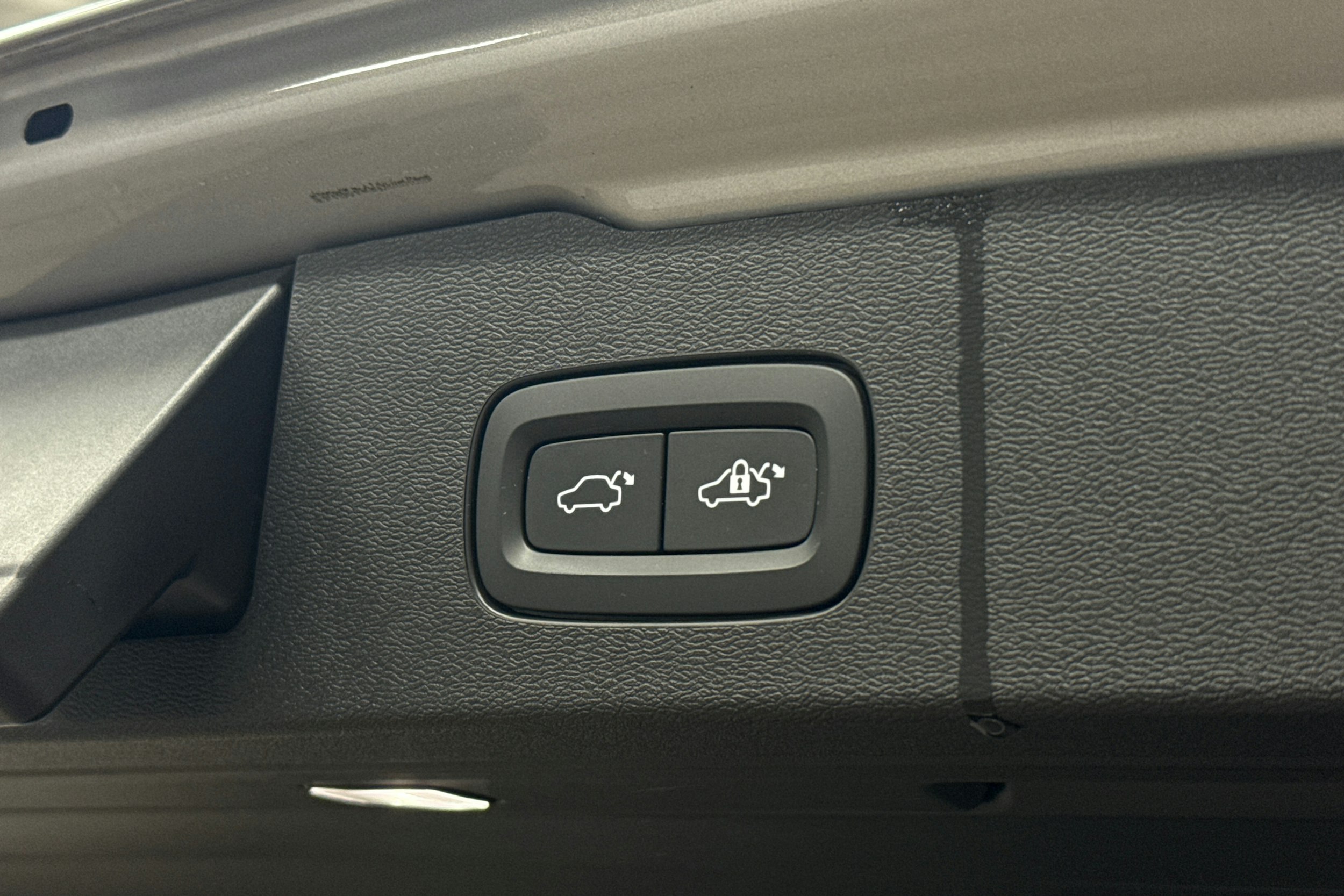 harmaa Volvo V60 2023 kuva 29.