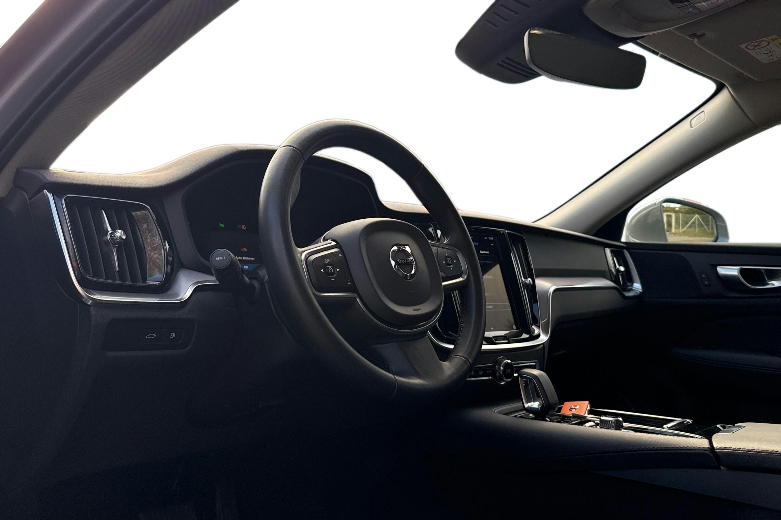 harmaa Volvo V60 2023 kuva 3.