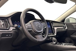 harmaa Volvo V60 2023 kuva 7.