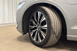 harmaa Volvo V60 2023 kuva 13.