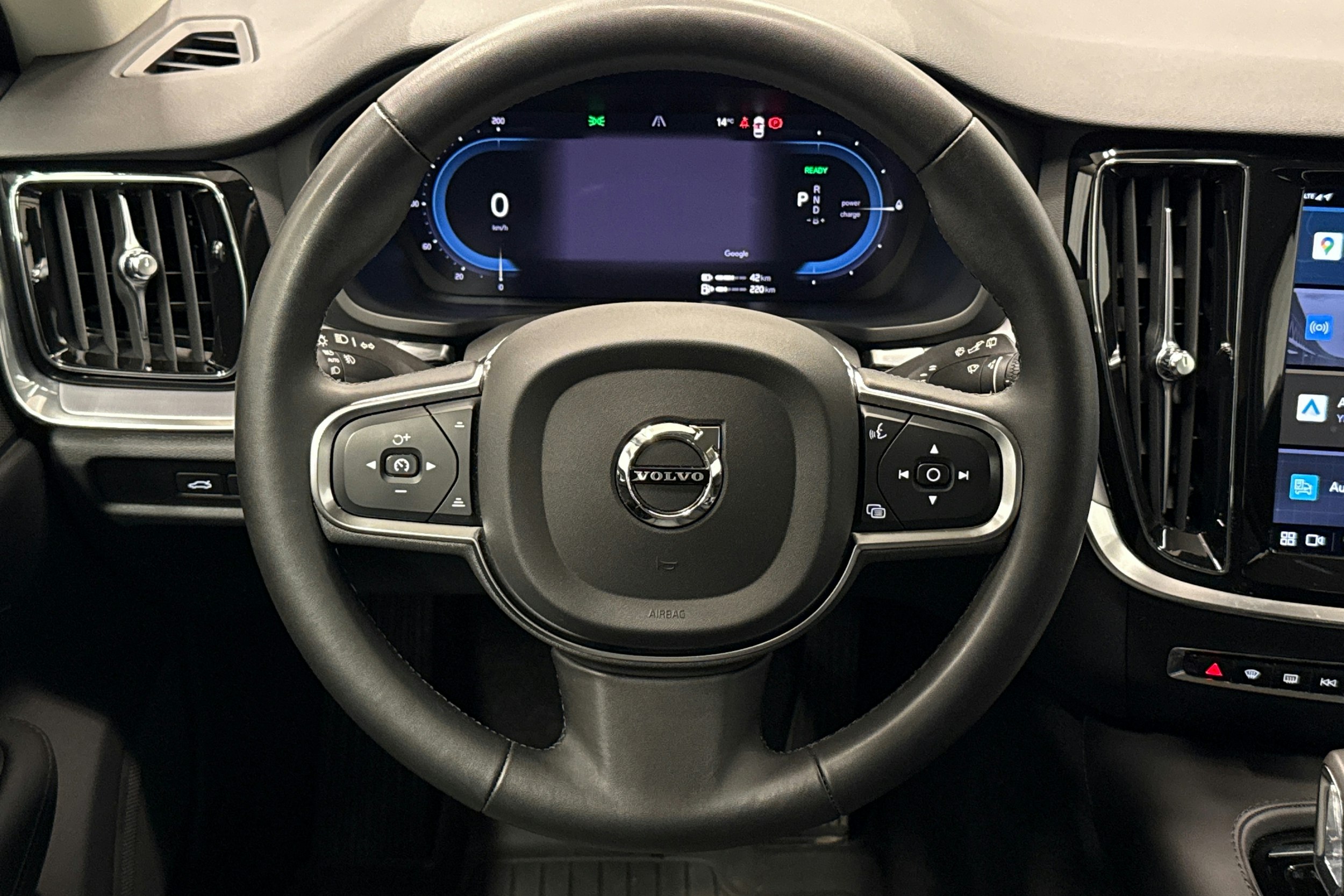 harmaa Volvo V60 2023 kuva 14.