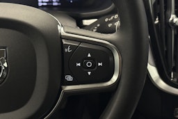 harmaa Volvo V60 2023 kuva 16.