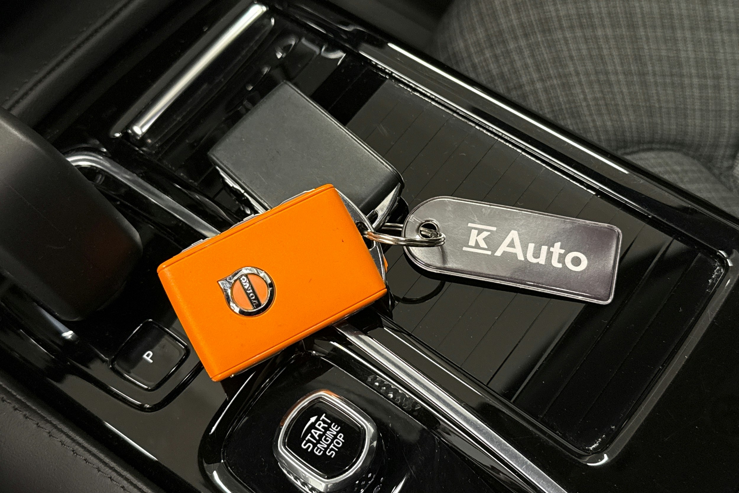 harmaa Volvo V60 2023 kuva 27.