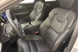 Valkoinen Volvo V60 2023 kuva 10.