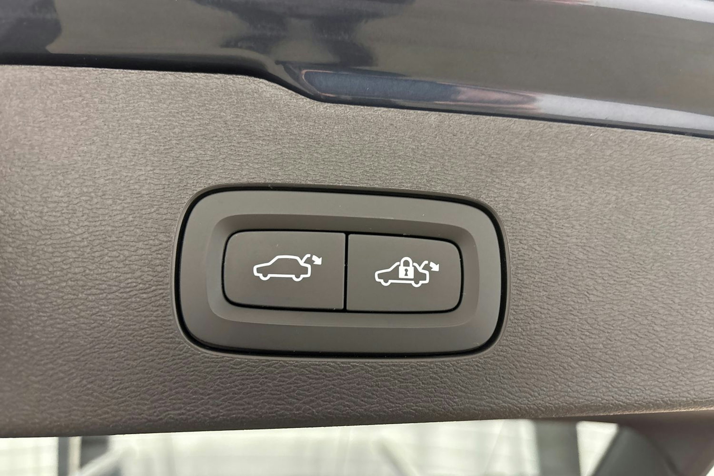 met. sininen Volvo V60 2023 kuva 16.