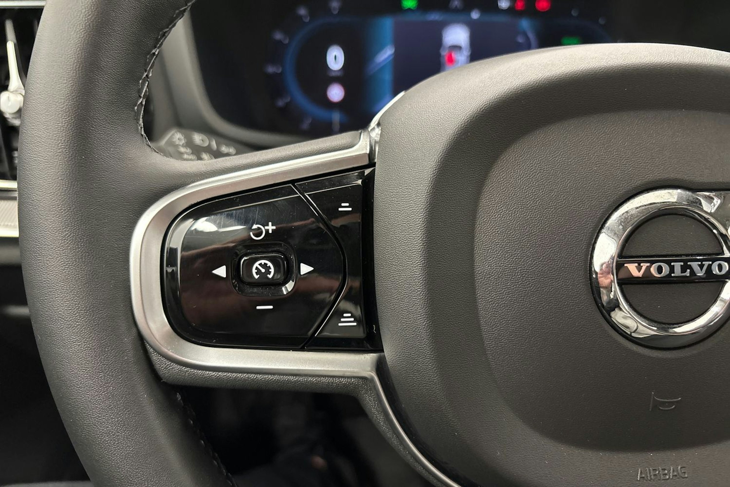 met. sininen Volvo V60 2023 kuva 18.