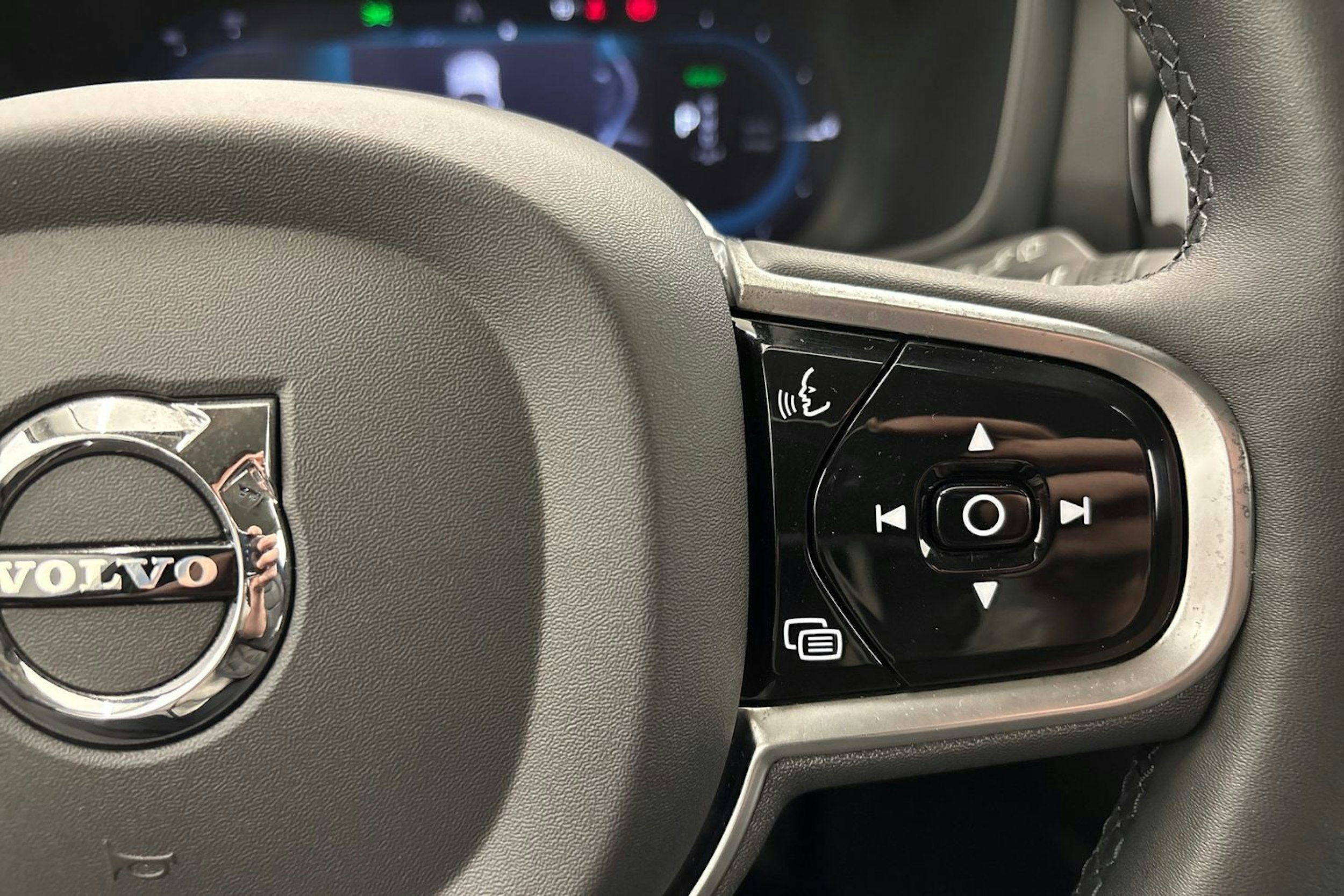 met. sininen Volvo V60 2023 kuva 19.