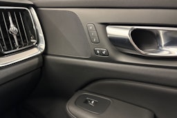 met. sininen Volvo V60 2023 kuva 32.