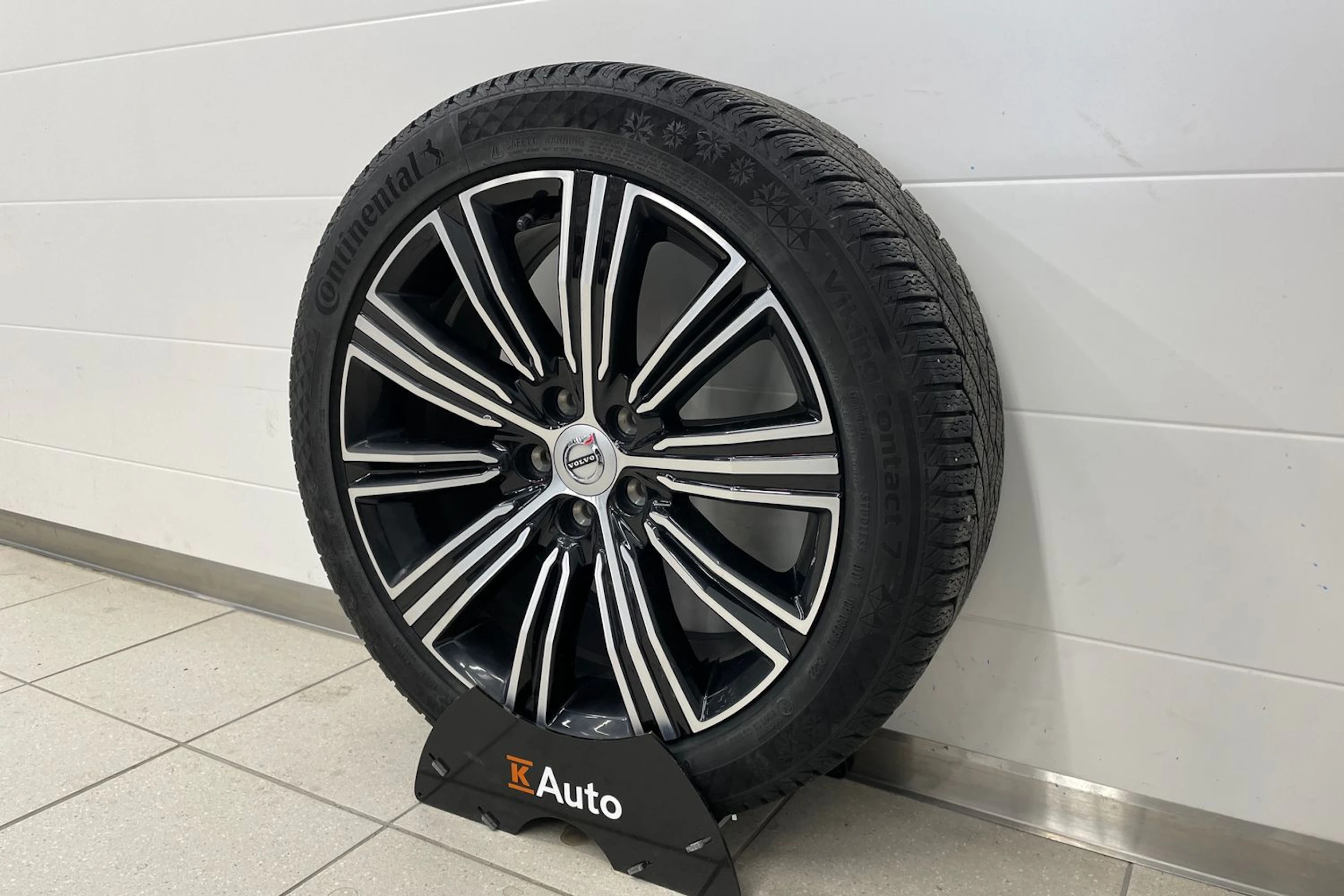 ruskea (beige) Volvo V60 2023 kuva 13.