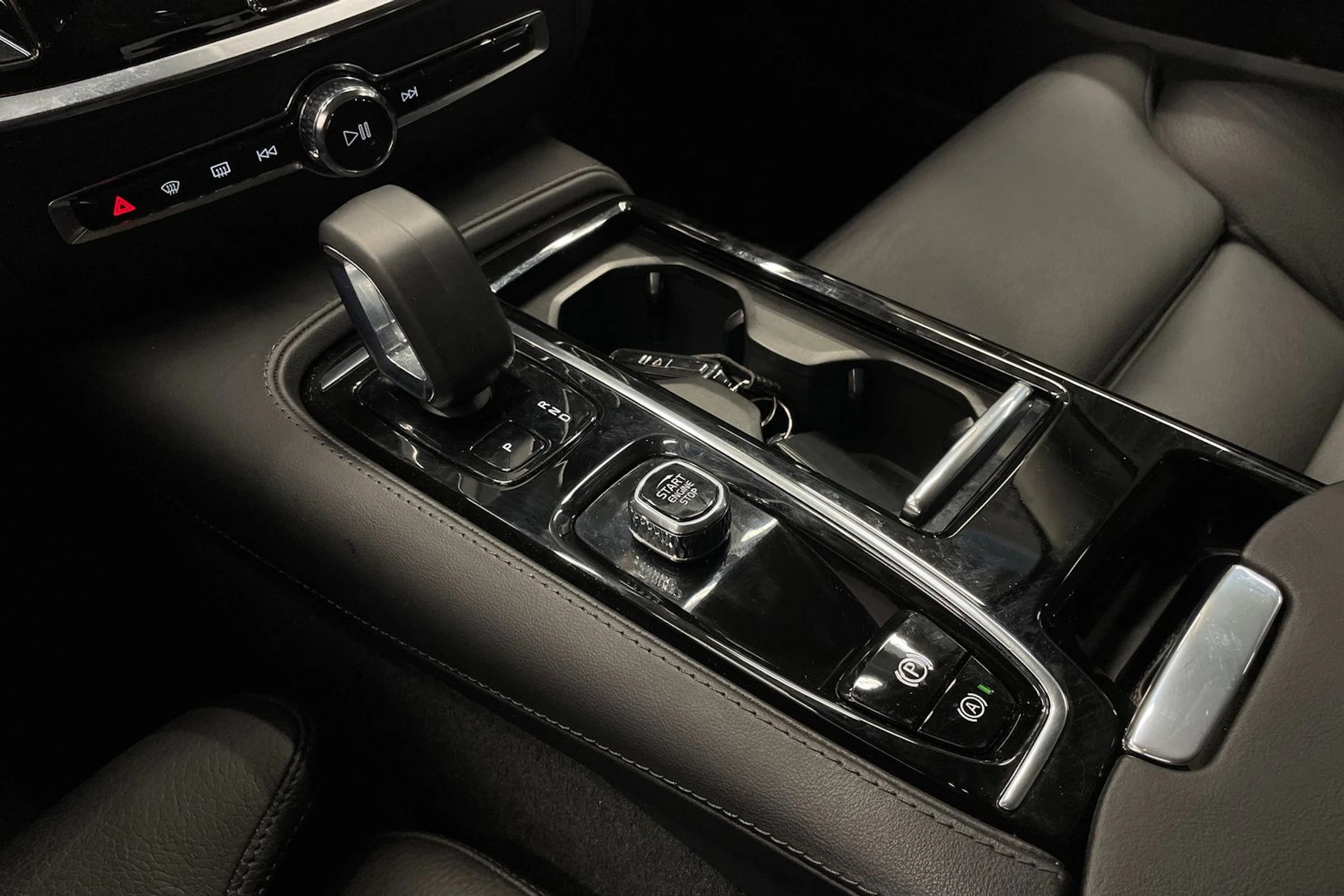 ruskea (beige) Volvo V60 2023 kuva 22.