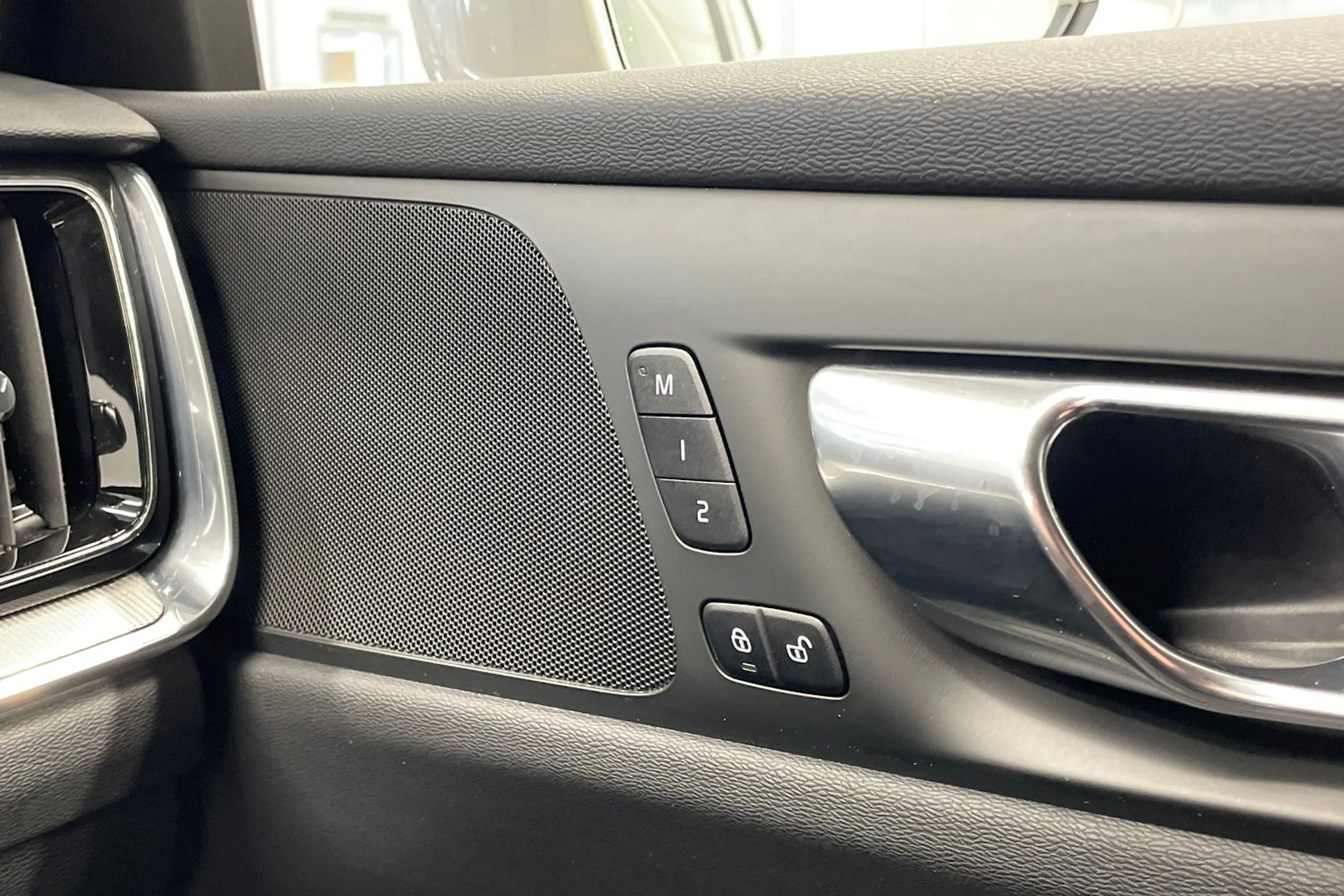 ruskea (beige) Volvo V60 2023 kuva 26.