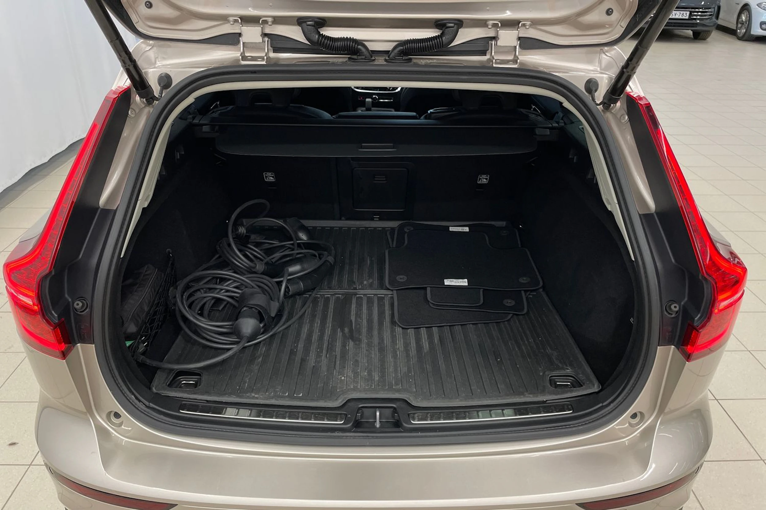 ruskea (beige) Volvo V60 2023 kuva 29.