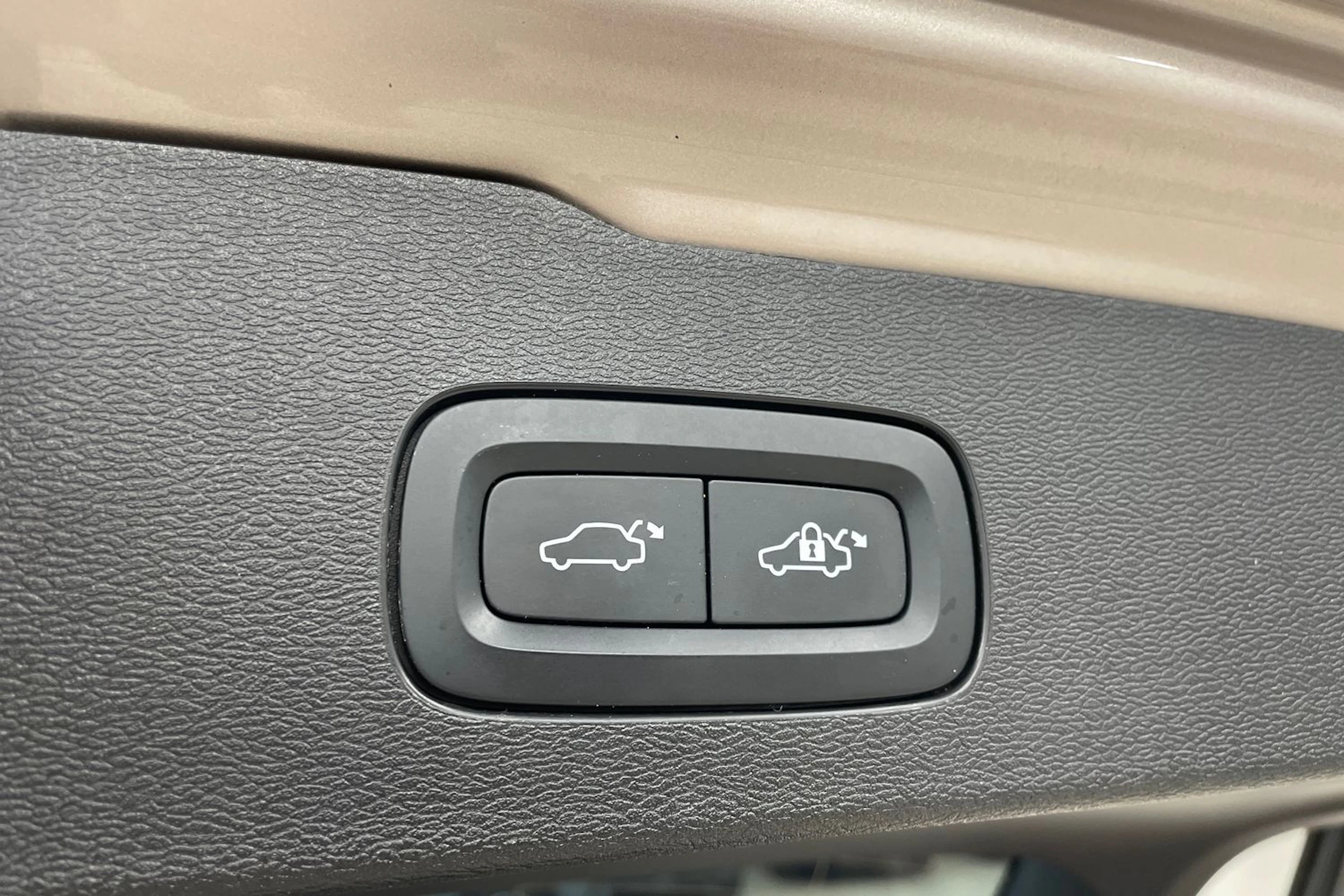 ruskea (beige) Volvo V60 2023 kuva 30.