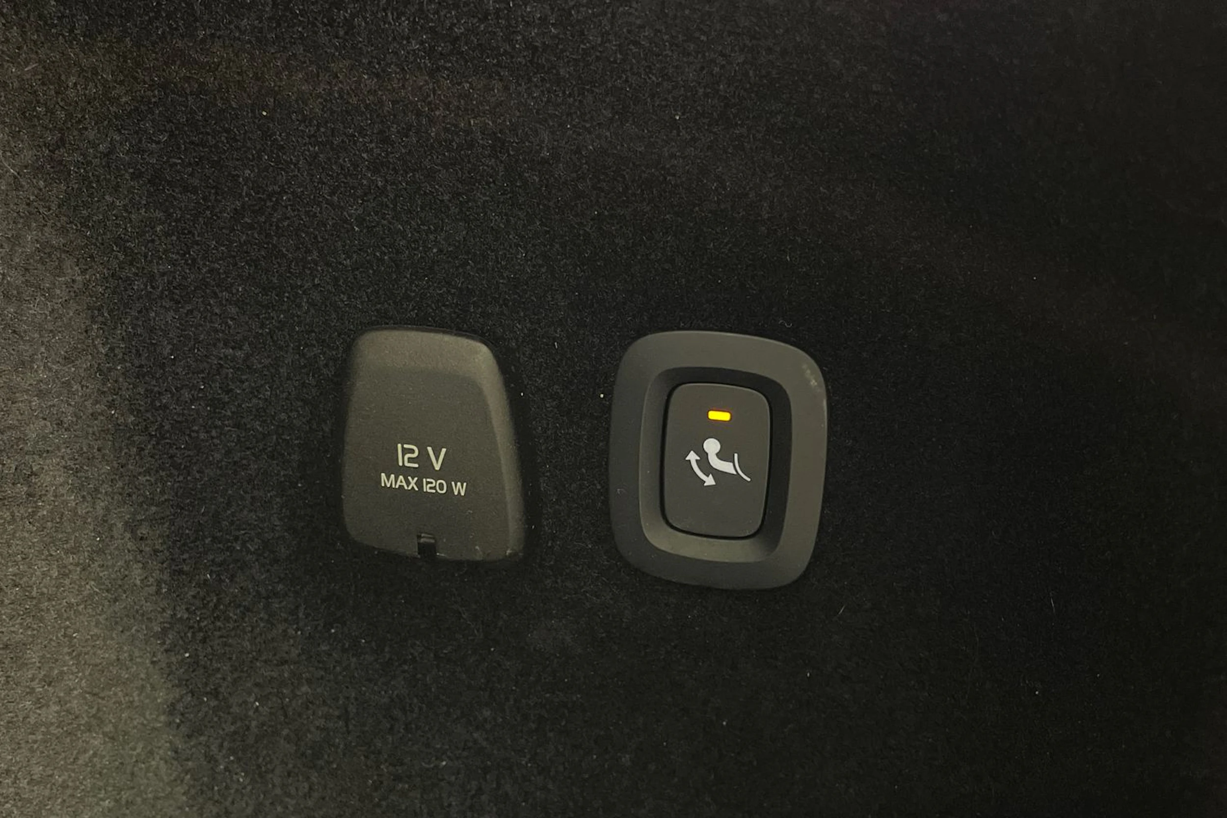 ruskea (beige) Volvo V60 2023 kuva 31.