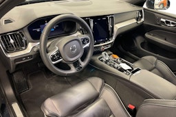 sininen Volvo V60 2023 kuva 7.