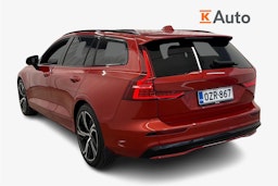 punainen Volvo V60 2023 kuva 2.